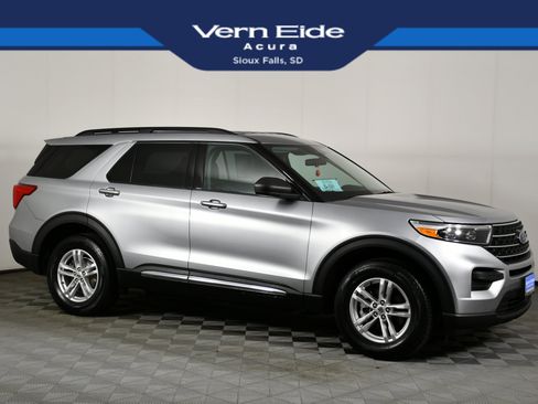 Used 2023 Ford Explorer XLT AWD/4WD image 1