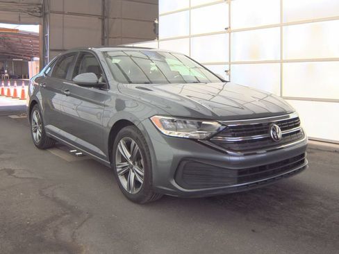 Used 2024 Volkswagen Jetta SE FWD image 1