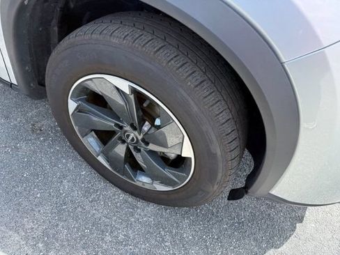 Used 2025 Nissan Rogue SV AWD/4WD image 9