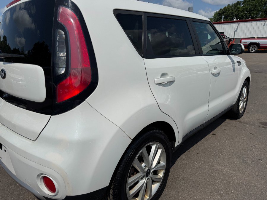 Used 2018 Kia Soul + FWD image 11