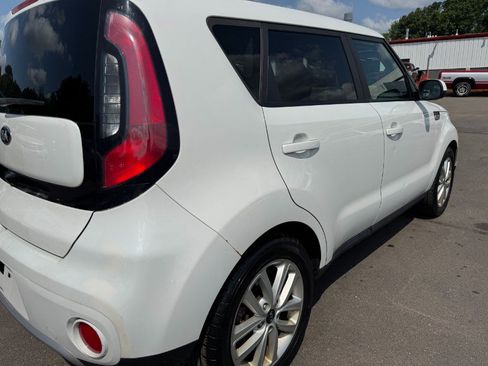 Used 2018 Kia Soul + FWD image 11