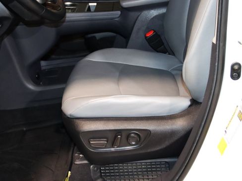 Used 2023 Toyota Sienna XLE image 31