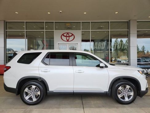 Used 2025 Honda Pilot EX-L image 3