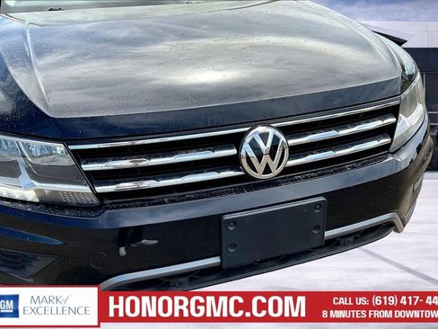 Used 2020 Volkswagen Tiguan SEL AWD/4WD image 32