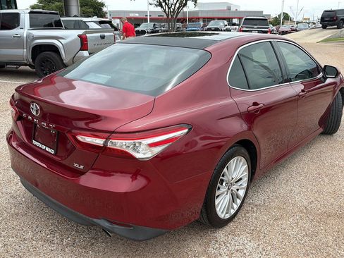 Used 2018 Toyota Camry XLE FWD image 3
