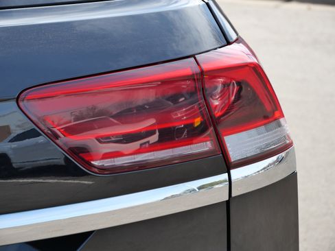 Certified 2023 Volkswagen Atlas Cross Sport SE image 17