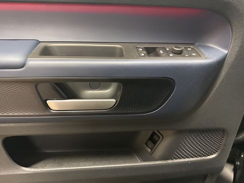 New 2025 Volkswagen ID. Buzz Pro S RWD image 7