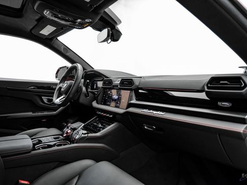 Used 2025 Lamborghini Urus SE AWD/4WD image 51