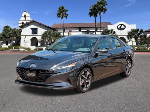 Used 2023 Hyundai Elantra SEL w/ Convenience Package FWD image 5