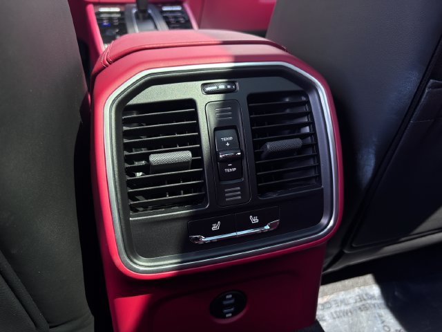 Certified 2025 Porsche Macan S AWD/4WD image 24