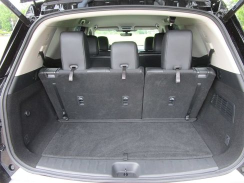 Used 2024 Nissan Pathfinder SL FWD image 11