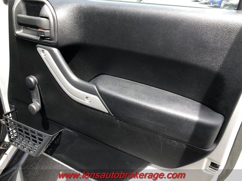 Used 2012 Jeep Wrangler Rubicon w/ Connectivity Group AWD/4WD image 15