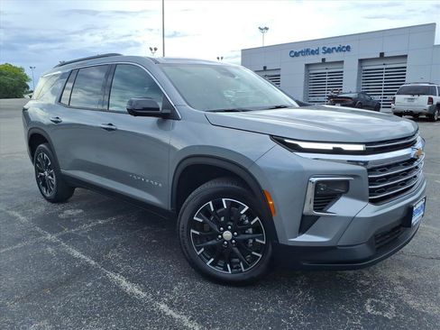 New 2026 Chevrolet Traverse LT w/ Sun and Wheel Package AWD/4WD image 2