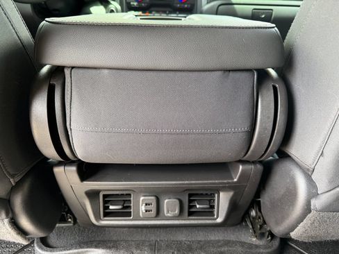 Used 2019 Chevrolet Silverado 1500 LT Trail Boss w/ Convenience Package AWD/4WD image 12