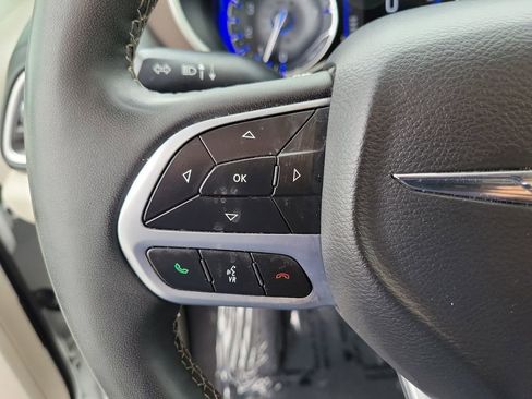 Certified 2023 Chrysler Voyager LX FWD image 5