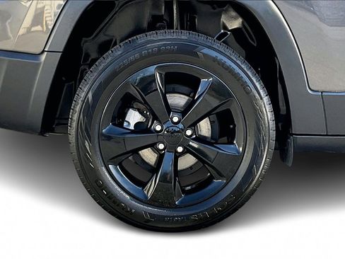 Certified 2020 Jeep Cherokee Latitude Plus image 32