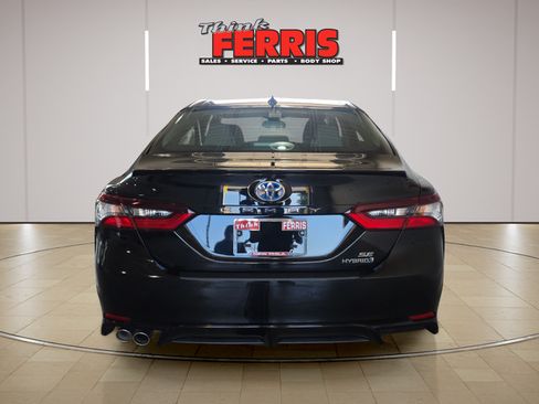 Used 2023 Toyota Camry SE w/ Cold Weather Package FWD image 6