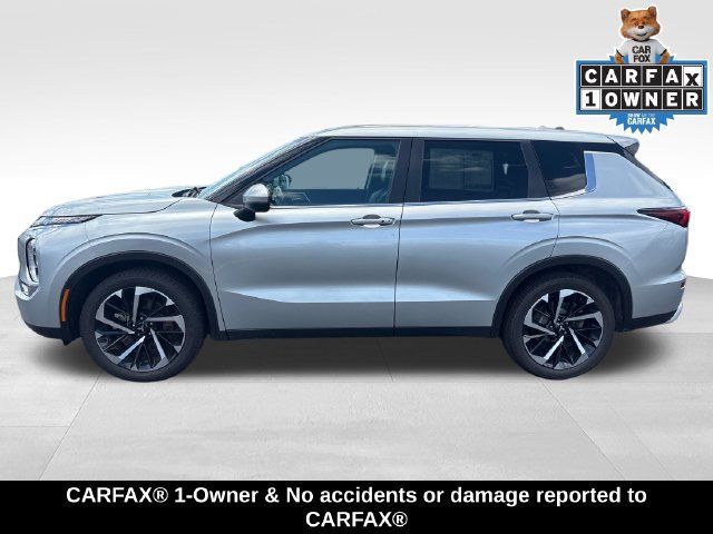 Used 2024 Mitsubishi Outlander SE Black Edition FWD image 2