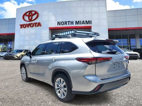 Used 2022 Toyota Highlander Limited image 3