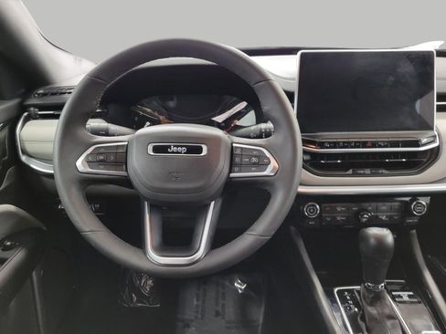 Used 2025 Jeep Compass Limited image 5