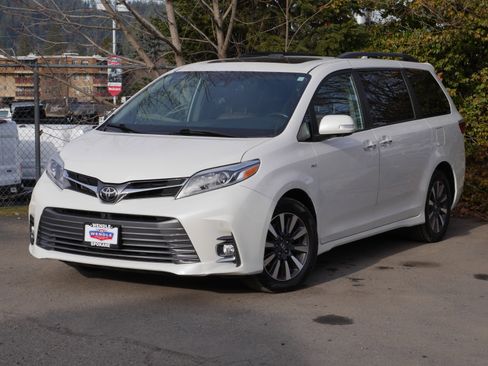 Used 2019 Toyota Sienna Limited Premium image 2