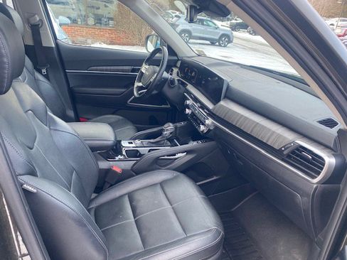 Used 2023 Kia Telluride EX w/ EX Captain's Chair Package image 13