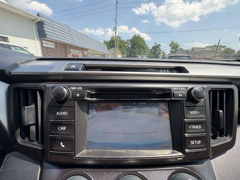 Used 2018 Toyota RAV4 LE AWD/4WD image 54