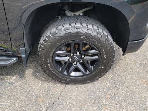 Used 2023 Chevrolet Silverado 1500 Custom Trail Boss w/ LPO, Dark Essentials Package AWD/4WD image 15