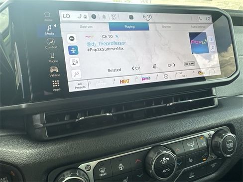 New 2025 Jeep Gladiator Willys image 24