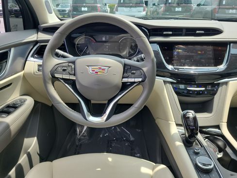 Used 2025 Cadillac XT6 Premium Luxury w/ LPO, Floor Liner Package AWD/4WD image 10