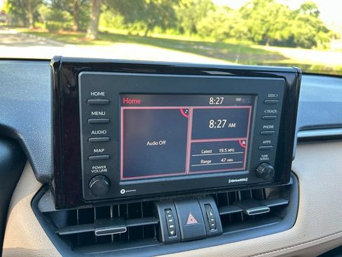 Used 2021 Toyota RAV4 XLE Premium FWD image 25