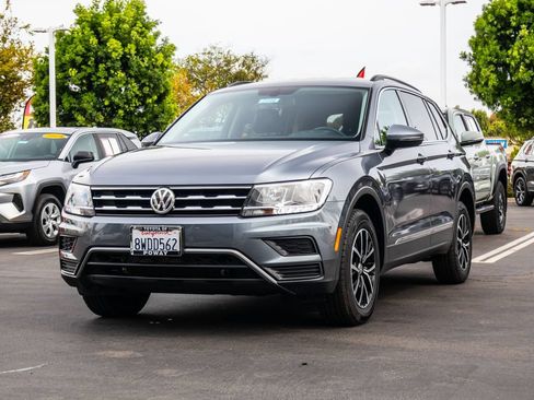 Used 2021 Volkswagen Tiguan SE FWD image 3