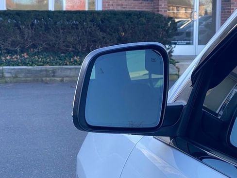 Used 2019 Jeep Grand Cherokee Limited w/ Luxury Group II image 15