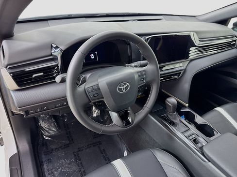 Used 2025 Toyota Camry XSE image 9