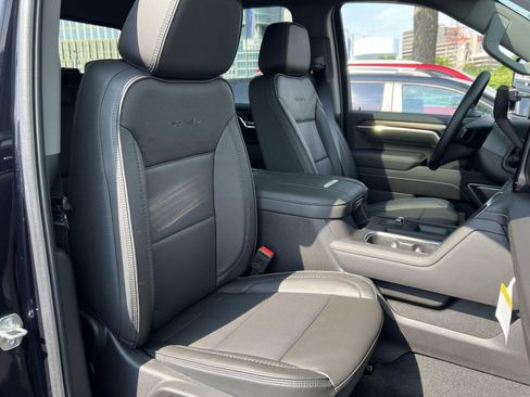 New 2025 GMC Sierra 3500 Denali w/ Denali Reserve Package image 21