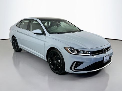 New 2025 Volkswagen Jetta SE image 3