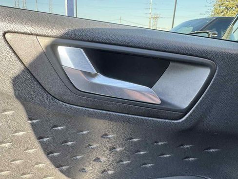 Used 2020 Ford Escape SE image 39