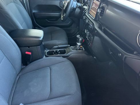 Used 2023 Jeep Gladiator Sport AWD/4WD image 15
