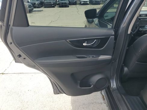 Used 2019 Nissan Rogue SL w/ Premium Package FWD image 19