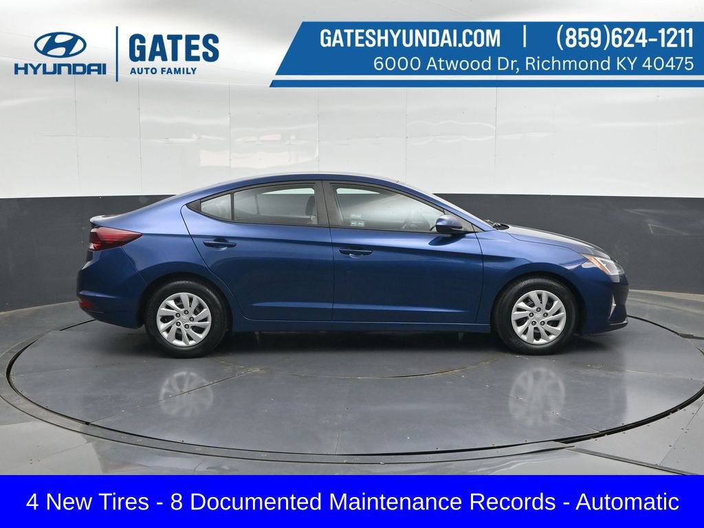 Used 2020 Hyundai Elantra SE FWD image 3