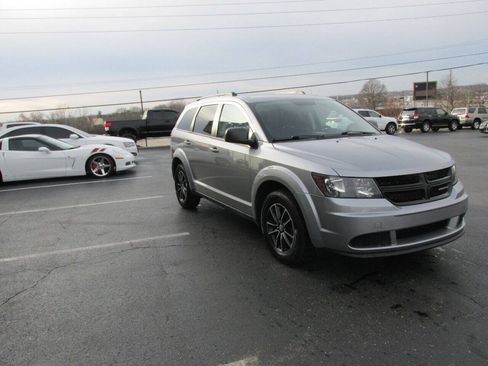 Used 2017 Dodge Journey SE w/ Flexible Seating Group FWD image 7