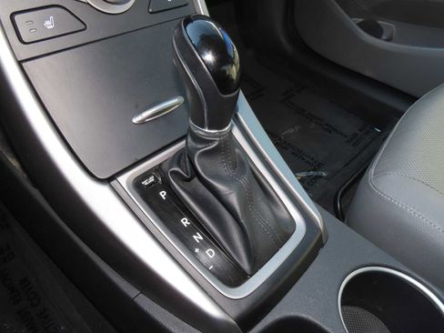 Used 2015 Hyundai Elantra Limited image 34