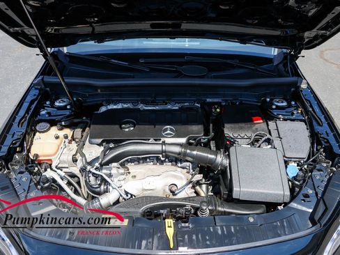 Used 2021 Mercedes-Benz GLB 250 4MATIC w/ Premium Package image 11
