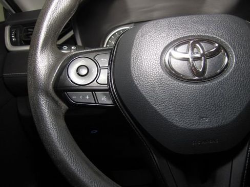 Used 2021 Toyota RAV4 XLE w/ Convenience Package AWD/4WD image 5