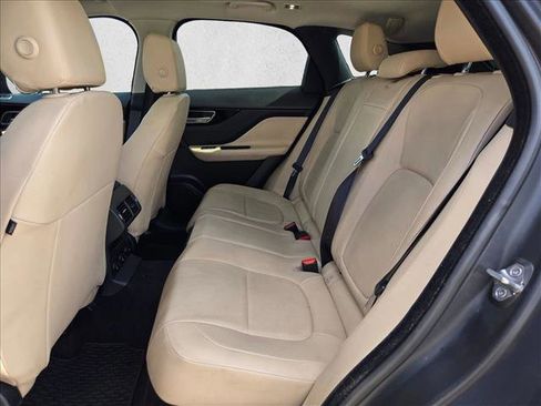 Used 2018 Jaguar F-PACE Premium image 19