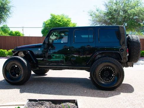 Used 2009 Jeep Wrangler Unlimited Rubicon w/ Dual Top Group image 14