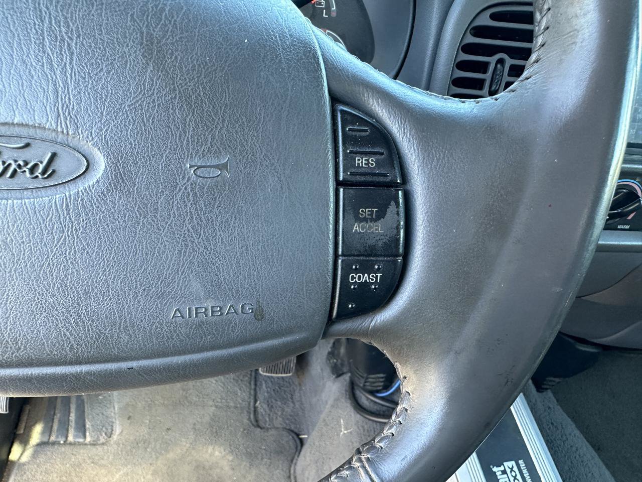 Used 2002 Ford F150 XLT AWD/4WD image 14