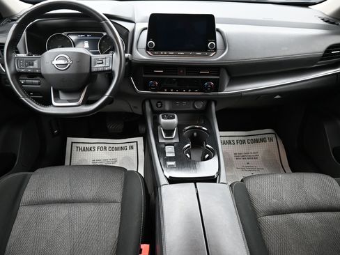 Used 2025 Nissan Rogue SV FWD image 9