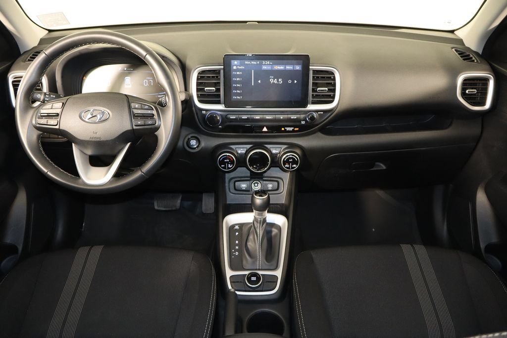 Used 2025 Hyundai Venue SEL FWD image 13