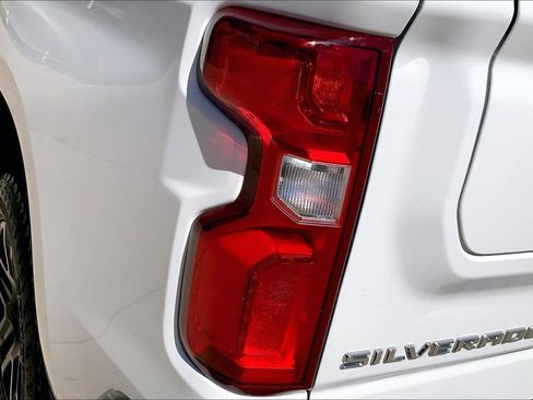 Used 2021 Chevrolet Silverado 1500 LT Trail Boss w/ LT Trail Boss Premium Package image 27